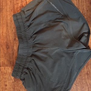 Lululemon Hotty Hot 2.5 shorts